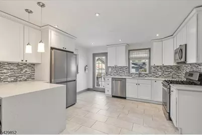 613 Maplewood Ave, Roselle Park, NJ 07204 - Photo 8