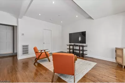 613 Maplewood Ave, Roselle Park, NJ 07204 - Photo 2