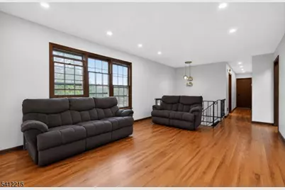 1 Mountain View Ct, Clinton Township, NJ 08833 - Photo 8