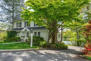 21 Fernwood Pl, Mountain Lakes, NJ 07046 - Photo 4
