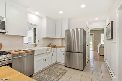 1046 Lorraine Ave, Union Township, NJ 07083 - Photo 14