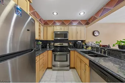 212 Westchester Ct #8, Union Township, NJ 07083 - Photo 10