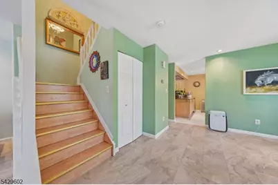 212 Westchester Ct #8, Union Township, NJ 07083 - Photo 2