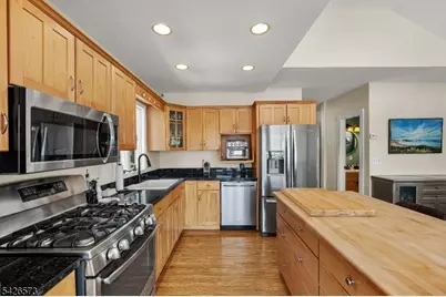 27 S Bertrand Rd, Mount Arlington, NJ 07856 - Photo 10