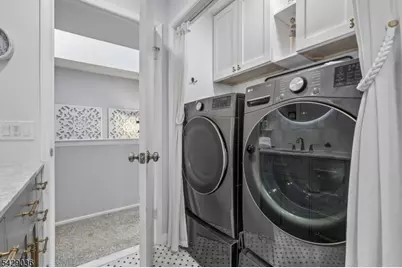 12 Louisburg Sq, Verona, NJ 07044 - Photo 32