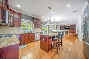 72 Gathering Hill Ct, Parsippany, NJ 07950 - Photo 2