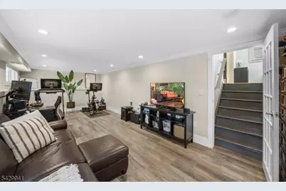 11 Homewood Way, Montclair, NJ 07042 - Photo 36