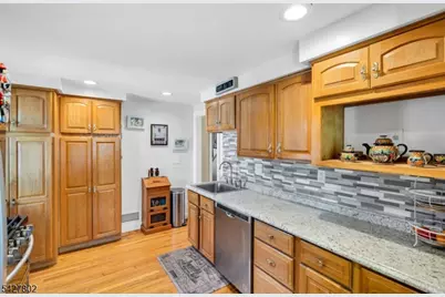 43 Everett Dr, Dover, NJ 07801 - Photo 8
