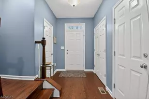 104 Albert Ct, Randolph Township, NJ 07869 - Photo 2