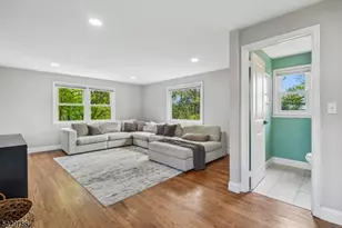 27 Dogwood Rd, Morris Plains, NJ 07950 - Photo 10