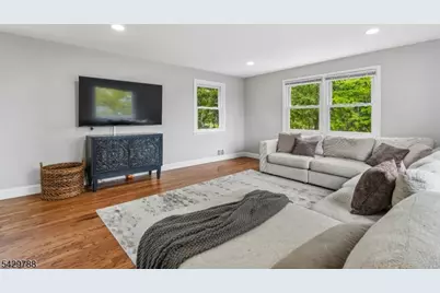 27 Dogwood Rd, Morris Plains, NJ 07950 - Photo 10
