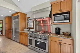 2 W View Dr, Raritan Township, NJ 08822 - Photo 10
