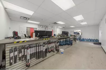372-376 Adams St, Newark, NJ 07114 - Photo 8