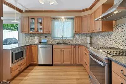 15 Maxine Dr, Morris Township, NJ 07960 - Photo 8