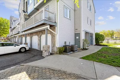 15 Garden Ct, Roxbury Township, NJ 07876 - Photo 2