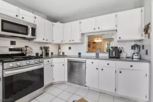 8 Lindsey Ct, Franklin Township, NJ 08823 - Photo 14