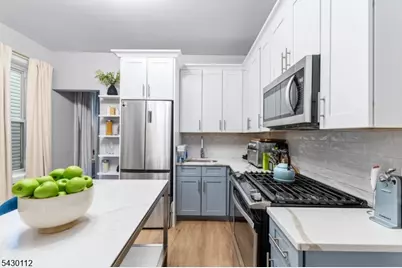100 Manhattan Ave #2L, Jersey City, NJ 07307 - Photo 4