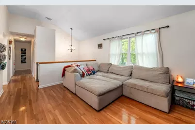8 Cold Spring Dr, Vernon, NJ 07422 - Photo 4
