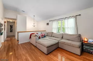 8 Cold Spring Dr, Vernon, NJ 07422 - Photo 4