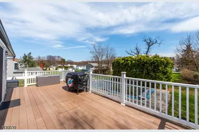 8 Kennedy Dr, Fairfield, NJ 07004 - Photo 22