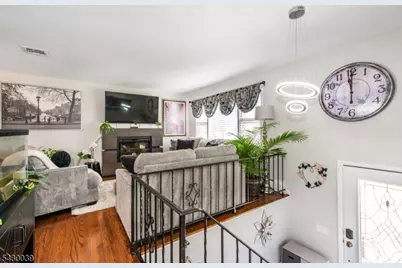 8 Kennedy Dr, Fairfield, NJ 07004 - Photo 4