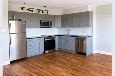 60 Parkway Dr E Unit #9B, East Orange, NJ 07017 - Photo 6