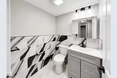 60 Parkway Dr Unit #9B, East Orange, NJ 07017 - Photo 8