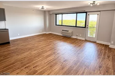 60 Parkway Dr E Unit #9B, East Orange, NJ 07017 - Photo 4