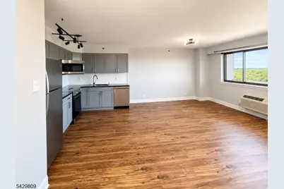 60 Parkway Dr Unit #9B, East Orange, NJ 07017 - Photo 4