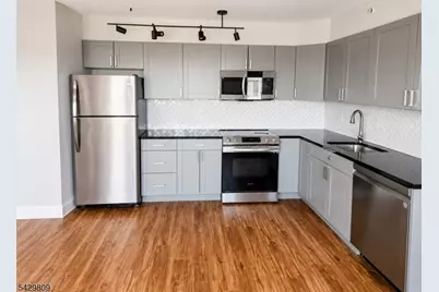 60 Parkway Dr Unit #9B, East Orange, NJ 07017 - Photo 2