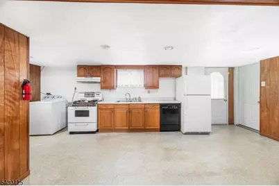 225 Linden Rd, Wayne, NJ 07470 - Photo 32