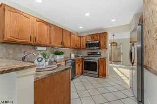 60 Phlox Ct, Readington, NJ 08889 - Photo 4