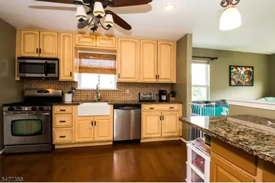 8 Donna Dr, East Hanover Township, NJ 07936 - Photo 2