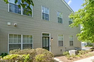 26 Heatherwood Ln, Bedminster Township, NJ 07921 - Photo 4