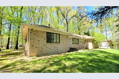 8 De Hart Rd, Parsippany, NJ 07054 - Photo 2