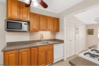 26 Park Ter, Cranford Township, NJ 07016 - Photo 10
