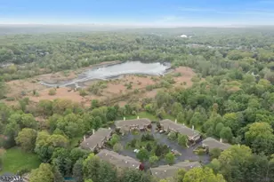 22 Fox Run Rd, Allendale, NJ 07401 - Photo 2
