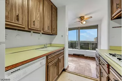 2077 Center Ave, Fort Lee, NJ 07024 - Photo 10
