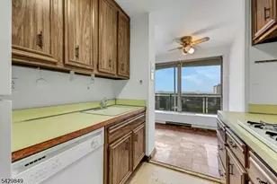 2077 Center Ave, Fort Lee, NJ 07024 - Photo 10