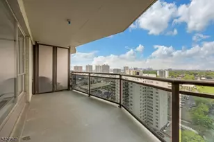 2077 Center Ave, Fort Lee, NJ 07024 - Photo 18