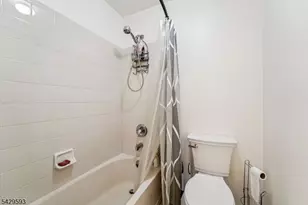 123 Levinberg Ln, Wayne Twp., NJ 07470 - Photo 18
