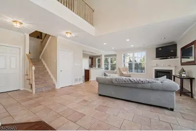 123 Levinberg Ln, Wayne Twp., NJ 07470 - Photo 4