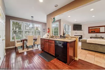 123 Levinberg Ln, Wayne Twp., NJ 07470 - Photo 8