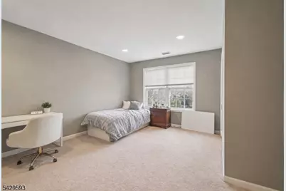 123 Levinberg Ln, Wayne Twp., NJ 07470 - Photo 16