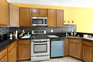 72 Albert Ct, Parsippany, NJ 07054 - Photo 10