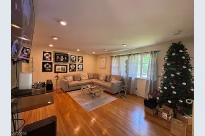 8 Berkeley Ter, Livingston, NJ 07039 - Photo 4