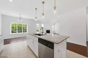 133 Savoth Ln, Woodbridge Township, NJ 07067 - Photo 4