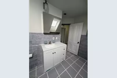 125 Valley Rd #3, Montclair, NJ 07042 - Photo 4