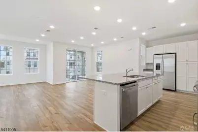 735 Station Rd, Dunellen, NJ 08812 - Photo 8