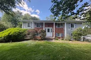 92 Fairway Dr, East Hanover Township, NJ 07936 - Photo 2